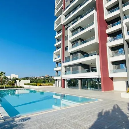 Luxury 2 Bedroom *